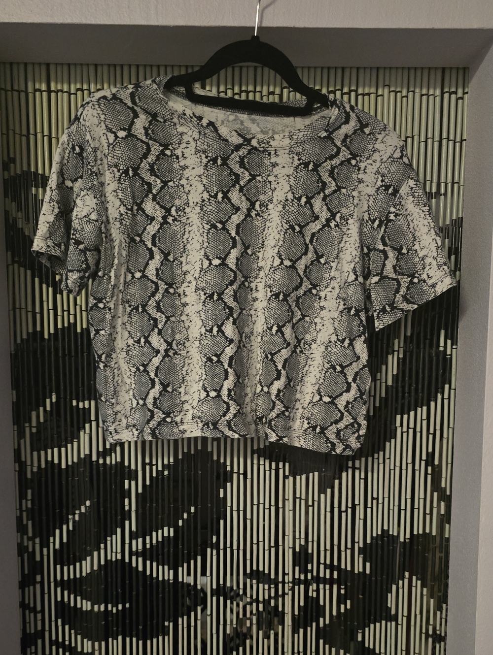 Hollister Black & White Snake Print Oversized Crop Top Size XS